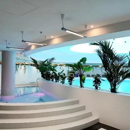 Hanza Tower Gold 23 Pool & Jacussi & Sauna Appartamento *